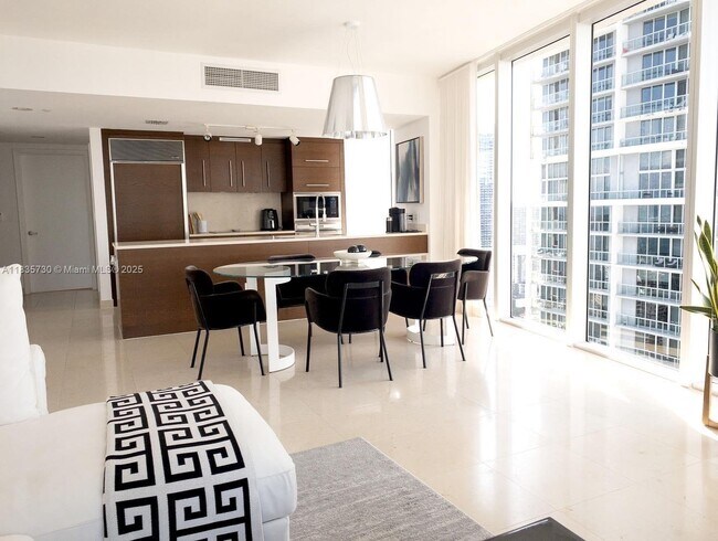 Photo - 475 Brickell Ave Unit 3915