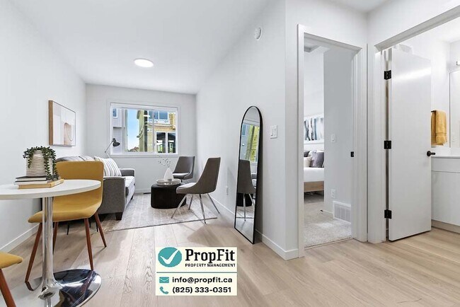 Photo - 7344 Klapstein Cres SW