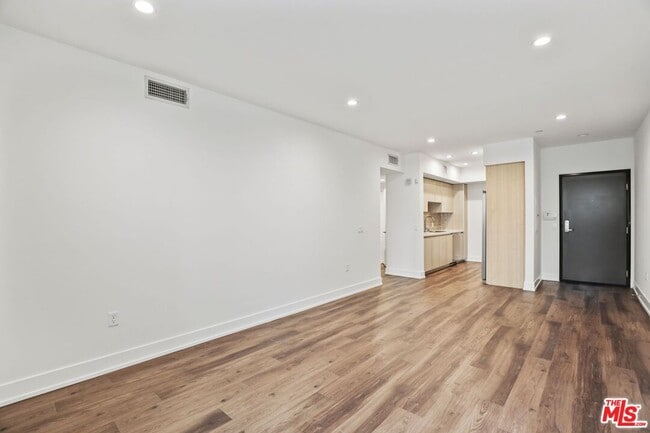 Photo - 129 S Kings Rd Unit PH4