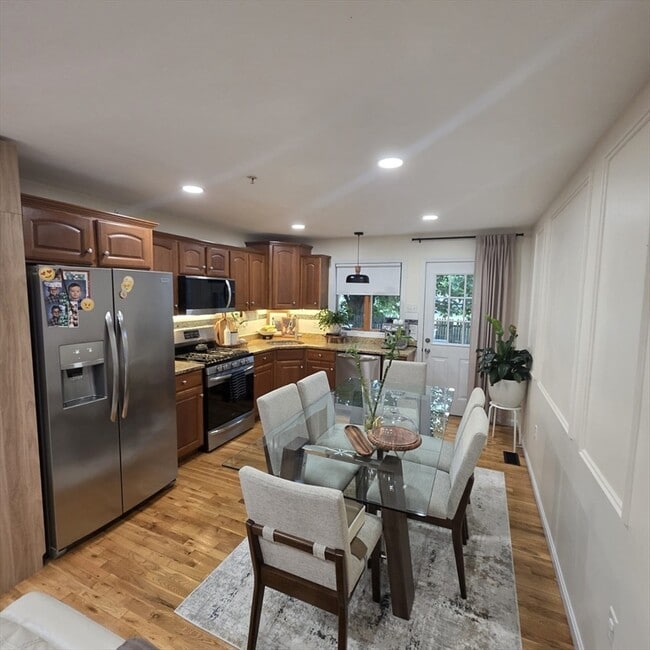 Photo - 955 Pleasant St