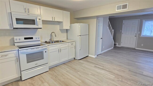 Photo - 33507 Berville Ct