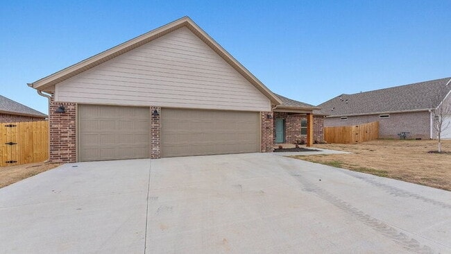 Photo - "Charming 3-Bedroom Retreat with Granite Elegance & Cozy Fireplace in Farmington!"