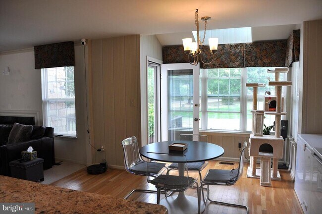 Photo - 110 Canterbury Ln