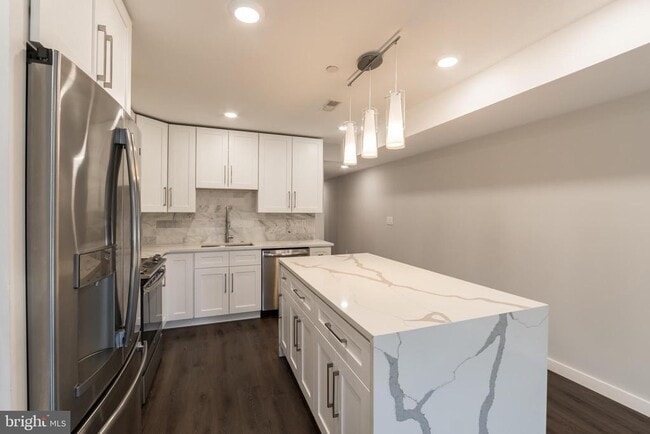 Building Photo - 751 N 20th St Unit 2 Rental