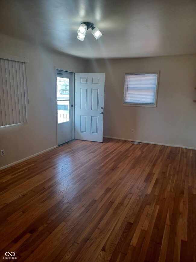 Photo - 33 S Post Rd