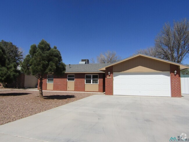 Building Photo - 2106 W Briscoe Ave Rental