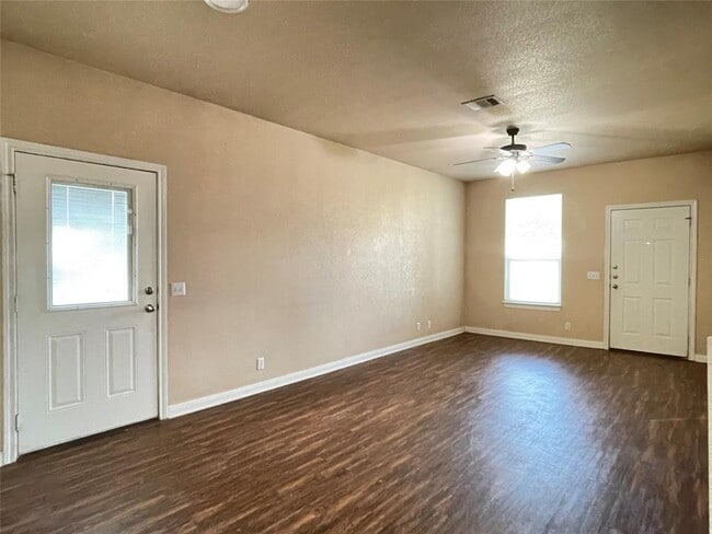 Photo - 1375 Loop 332