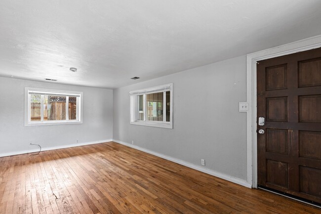 Building Photo - 840 North St Unit C