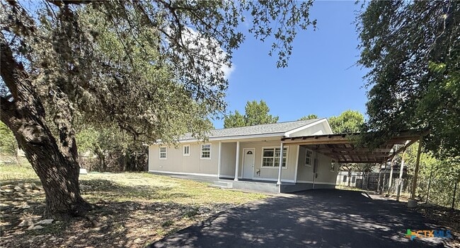 Photo - 560 Wickford Way