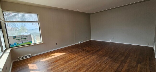 Photo - 1134-1138 N Akron St Unidad 1136 N Akron St