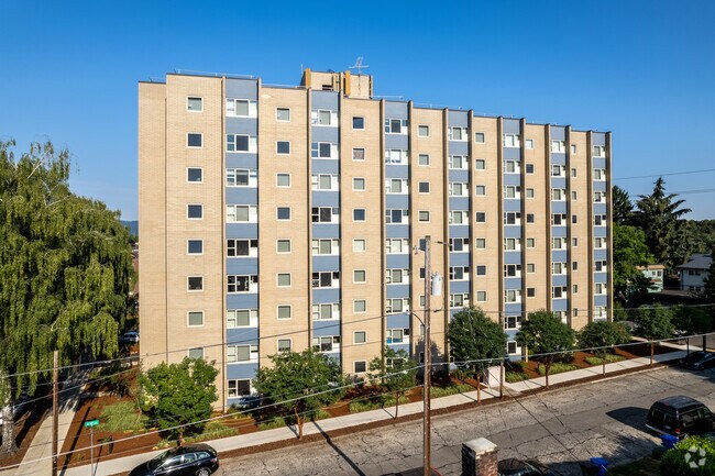 Photo - Dahlke Manor