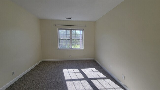 Photo - 26 Lake Shore Ct Apartment Unit #26-3