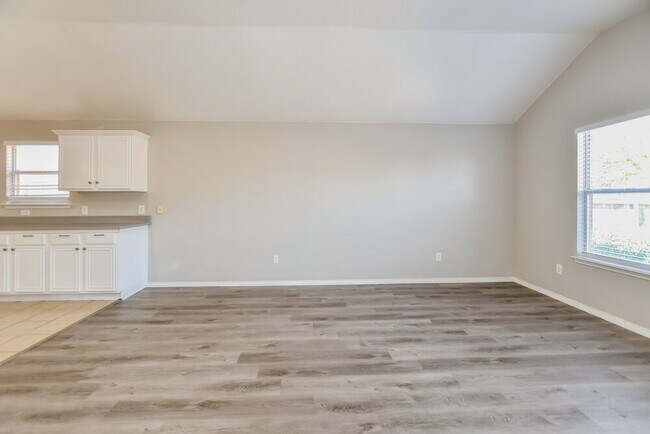 Photo - 2700 Hillside Dr