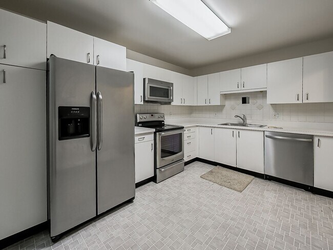 Photo - AVAILABLE NOW! Inviting 2-Bedroom, 2-Bath Home in a Convenient Farmington Hills Community