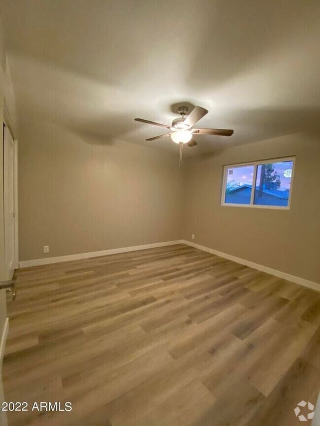 Building Photo - 1814 E Randall Dr Rental