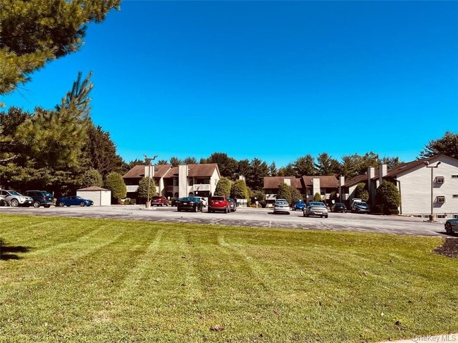 Photo - 204 Pine Hollow Way