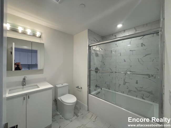 Photo - 190 Green St Unit 402