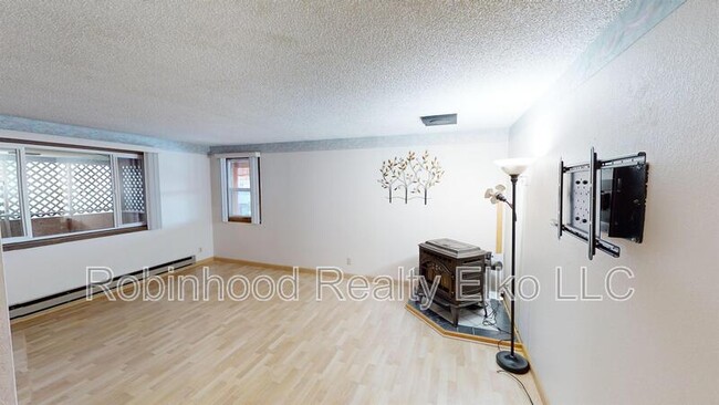 Photo - 778 Lamont Dr