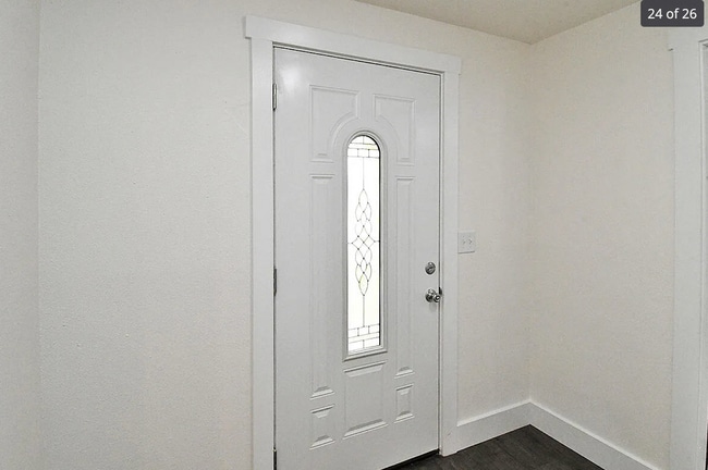 Photo - 107 E College St