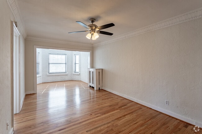 1BR, 1BA 02 - 675 SF - Plaza Apartment Center