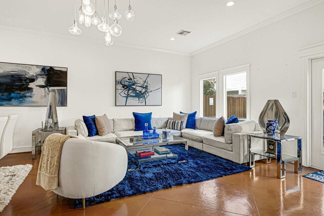 Building Photo - 5522 Larkin St