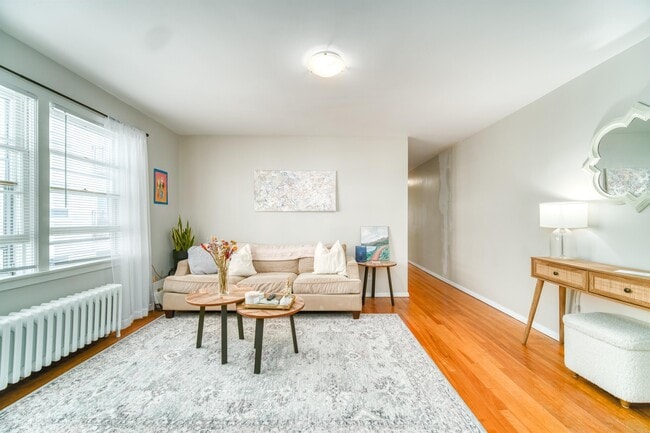 Building Photo - 1066-1066 Tower Rd Unit 7