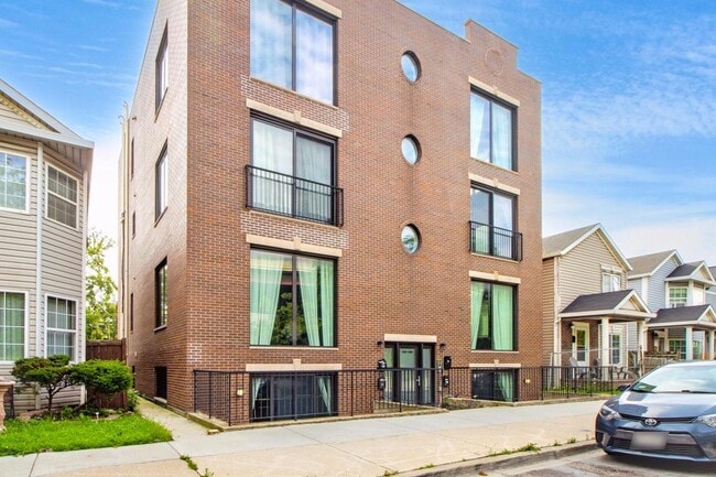 Building Photo - 1707 S Ruble St Unit 2S