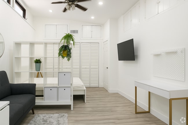 Building Photo - 2415 SW 64th Ave Rental
