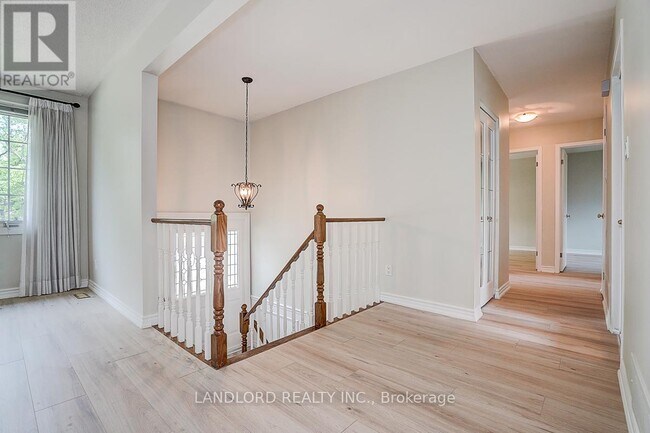 Photo - 2294 Wyandotte Dr
