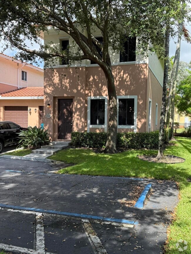 Building Photo - 2600 Venetian Dr Rental