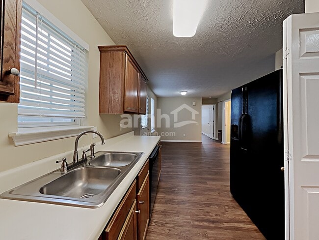 Photo - 143 Bradford Cir