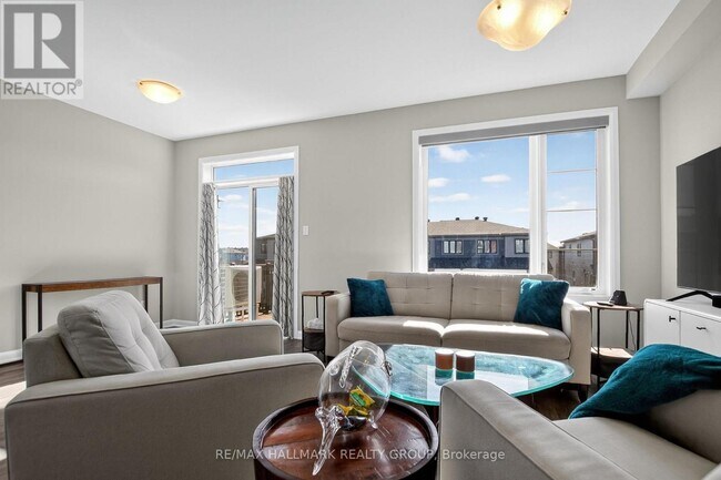 Photo - 342 Raheen Ct