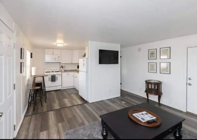 Photo - 1634 3rd St E