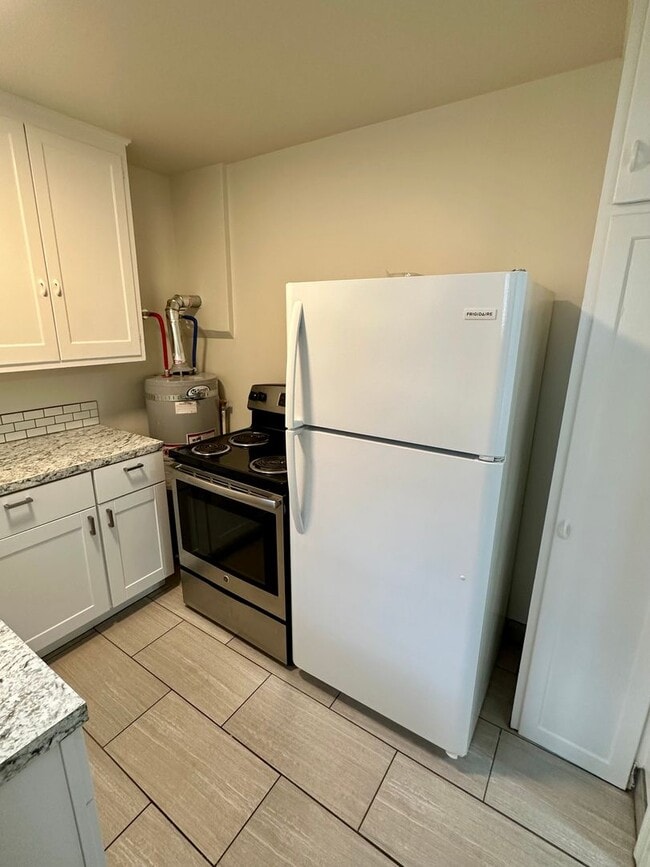 Photo - 1/2 Off 2nd Month's Rent Unidad 01-1015