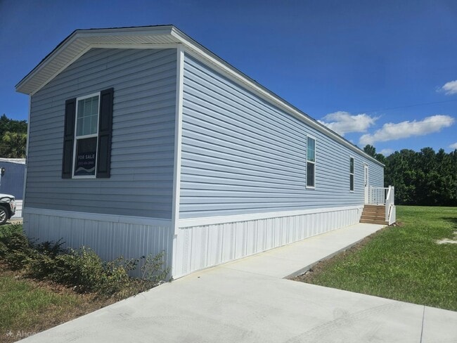 Building Photo - 491 Suwanee Dr