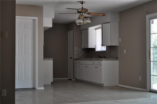 Photo - 1006 Warrington Dr