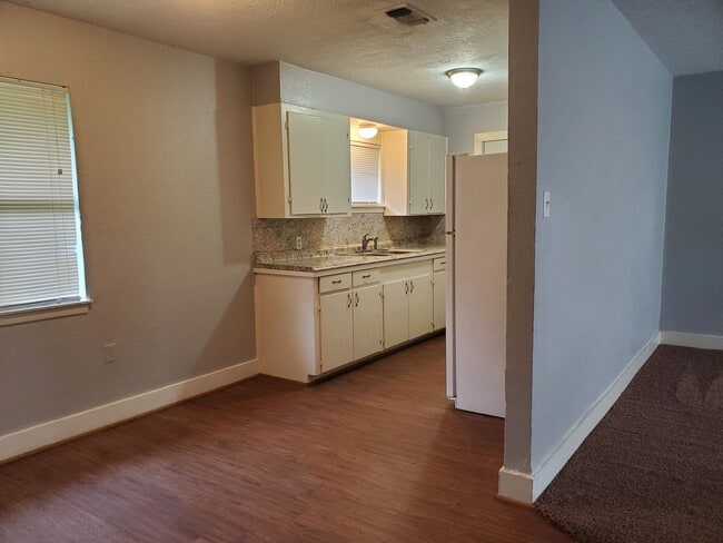 Photo - 7725 Helbig Rd