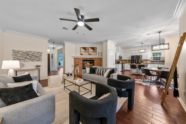 Photo - 320 Woodland Oaks Trail