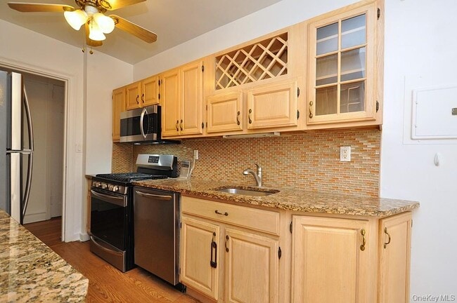 Building Photo - 105 Garth Rd Unit 2F Rental