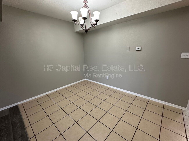 Photo - 403 Woodhenge Dr