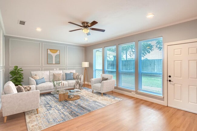 Welcoming single-story Plano home near Lib... - Welcoming single-story Plano home near Lib...