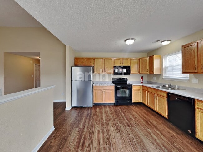 Photo - 888 Hollowood Ln