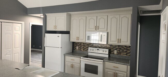 Photo - 106 Rolling Woods Cir