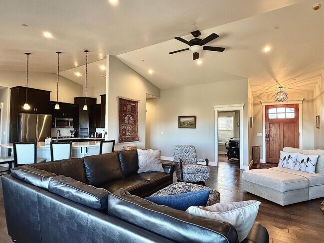 760 Beachwood Ct