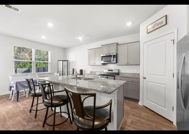 Photo - 645 Silver Spruce St