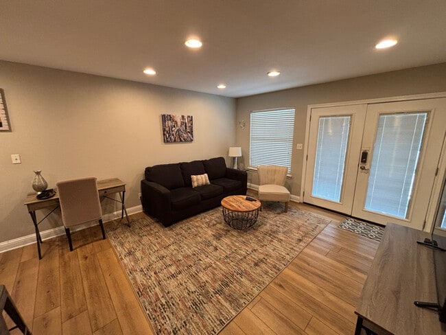 Building Photo - 609 Blanco St Rental
