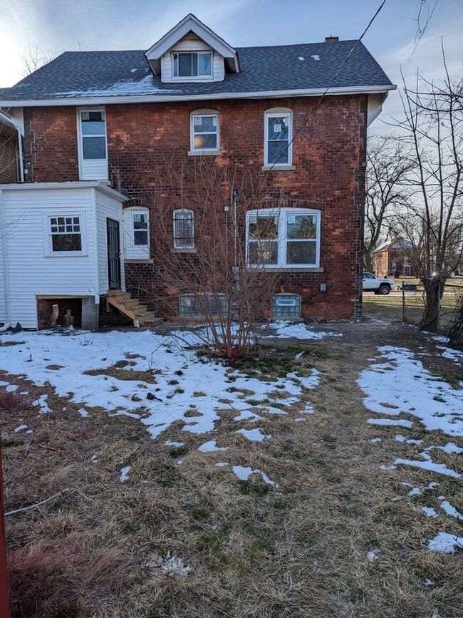 Photo - 73 Woodland St
