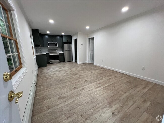 Building Photo - 8 Washington Ave Rental