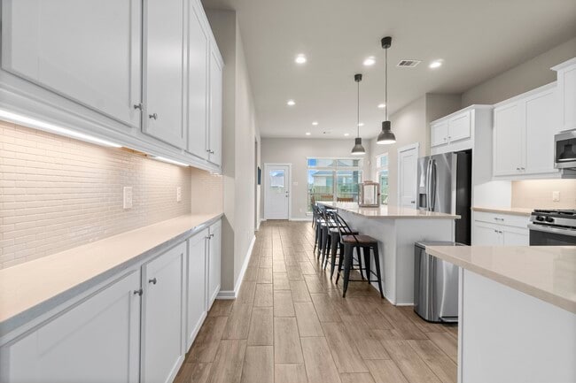 Photo - 248 Crest Edge St