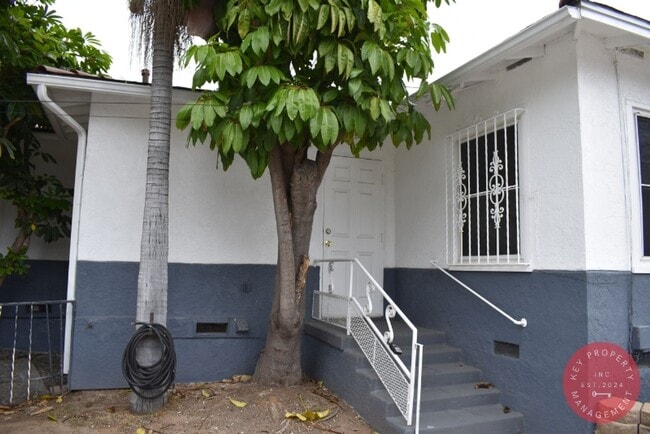 Charming Two-Bedroom, One-Bath Unit – Avai... - Charming Two-Bedroom, One-Bath Condo Unit – Avai...